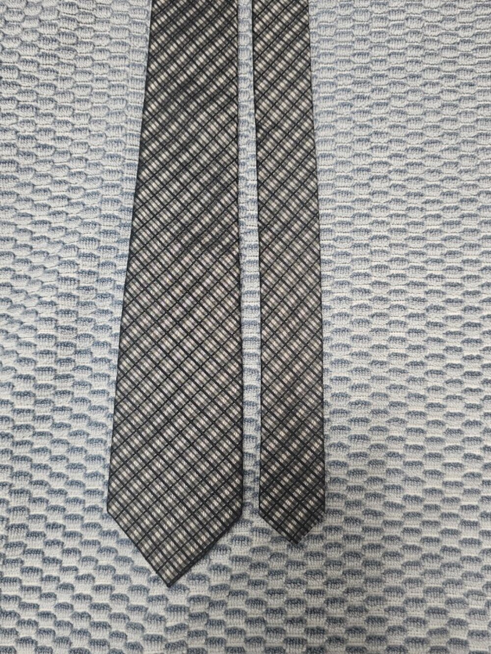 DKNY Black Grey White 100% Silk Plaid Business Formal Checkered Tie 3x57.5" NEW - Picture 4 of 6
